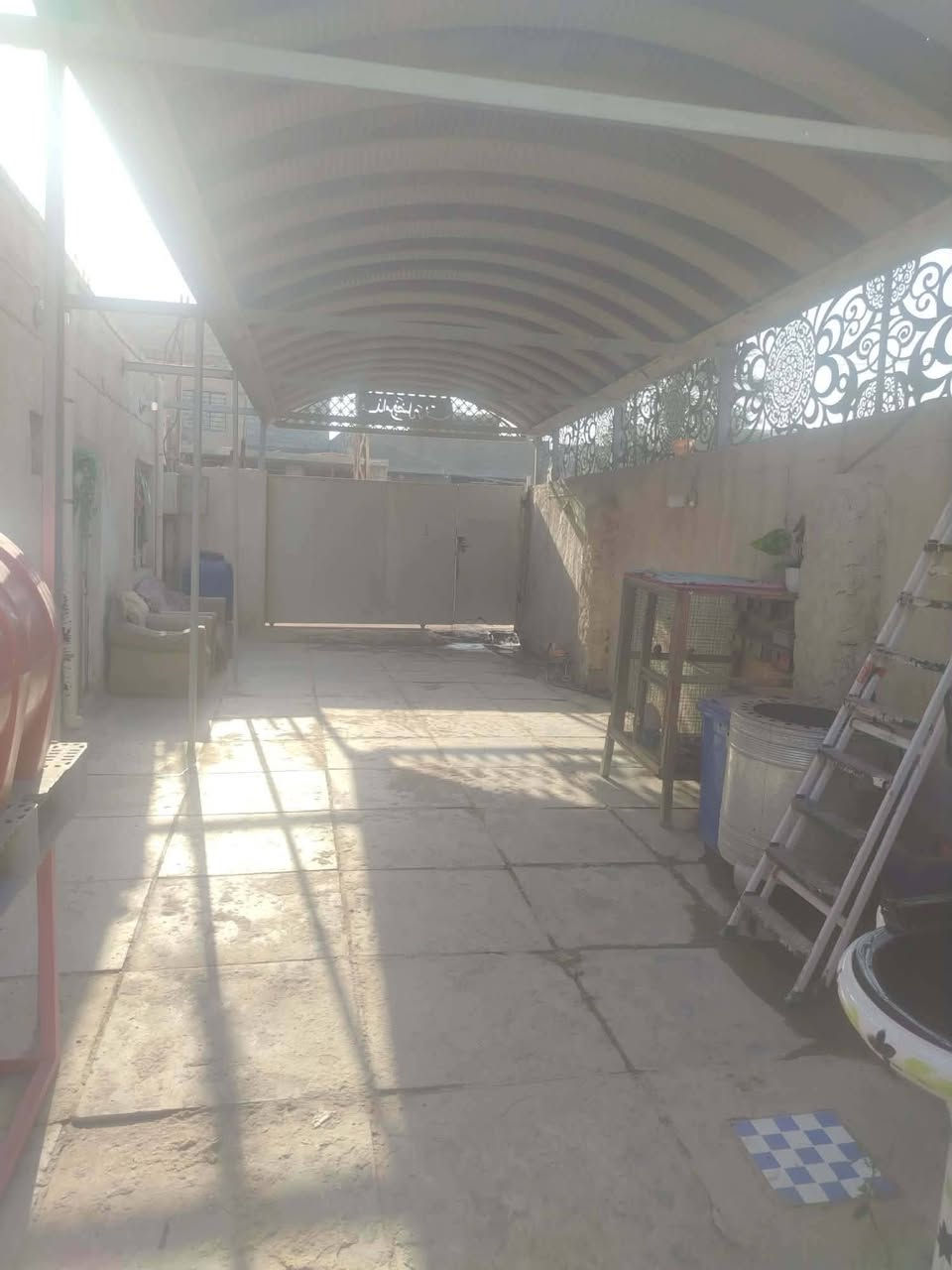 بيت للبيع مساحة 200متر مربع تقريبآ زراعي موقعه قرب فلكة سلمان باك طريق بسمايا مقابل بانزين خانة المستقبل و مطعم ابن العراق سابقا
دخلت خدمات مجاري كهرباء مي وكلشي قريب منه المستوصف ومدارس واسوق ومحلات أفران ملاعب مركز شرطة بانزين خانة مطاعم قريب منه الشارع العام ومولد خط ذهبي كهرباء خطين انترنيت كلشي متوفر بيت جاهز تجي وتكعد بدون ما تصرف اي شيء  رقم ‏‪***********‬‏  احمد للعقار

