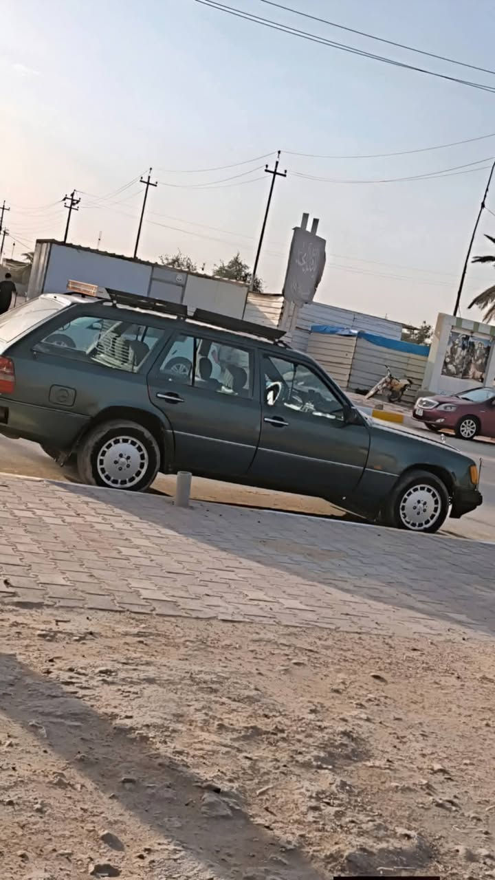مارسدس استيشن لبيع مديل 1990 مشروع وطني سيارة خير من الله تبريد قواعد بلاديه صبغته حتلو  داخل نضيف كهربائيات شغاله حداديه نظيفه كلش محرك بطه السيارة باسمنه سعر 55وبيه مجال قليل *********** مكان السيارة الديوانيه قضاء الشنافيه
