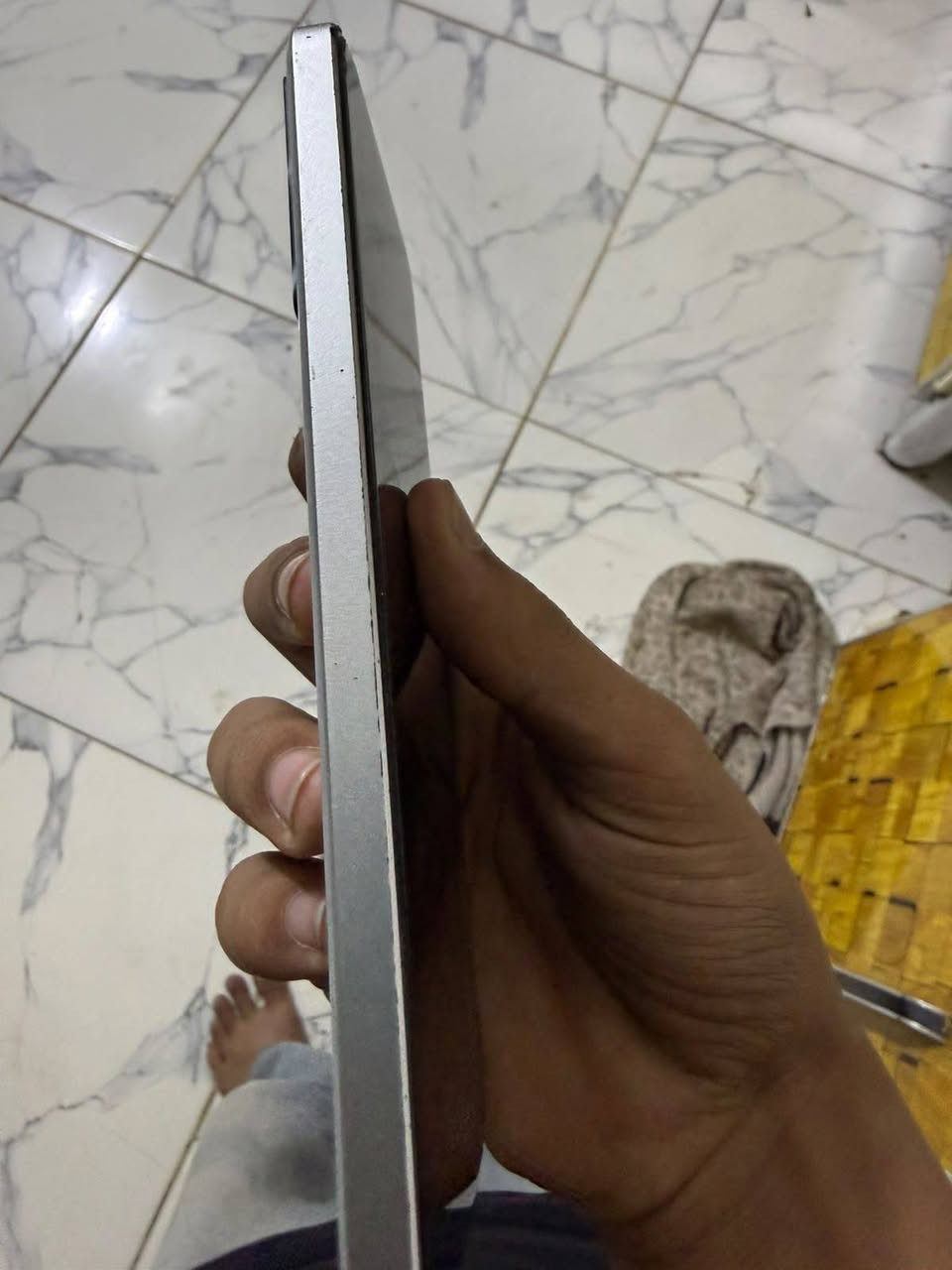 السلام عليكم جهاز بوكو x6pro 5G  بوبجي معروف 120 فريم ذاكره 512 و رام 12+12 و ويا كارتونه و كفر سعره 300 و بي مجال بسيط الجهاز الضهر و الشاشه 100 نضافه فقط الإطار مشخط بسبب الكفر استفسار ***********
