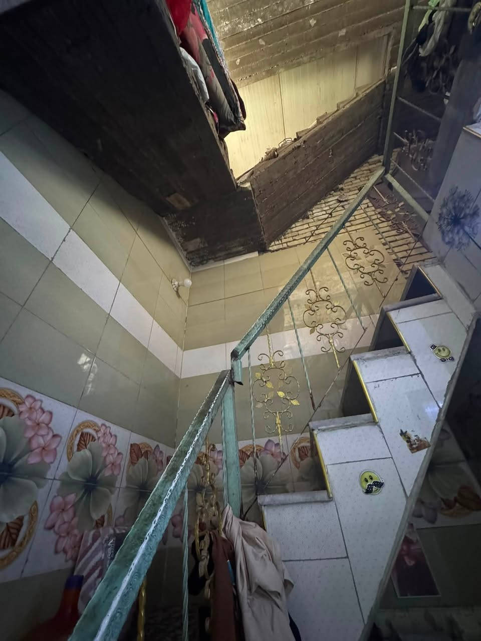 بيت للبيع / طابو ملك صرف
السند مشترك يحتوي على ١٠ أشخاص افتحلك بيان بطابو فقط

الموقع الشعب نهاية الفورتات مجاور مستشفى الزهراء الاهلي 

المساحه79متر  واجهه 3.5 نزال 22.5

 بناء 2017

البيت مدخل واحد +طابق واحد 

-الطابق الاول / طرمه +حمام خارجي + استقبال + غرفة +مطبخ + حمام+ترك

-الطابق الثاني/ يحتاج اله بناء ١٠ سوف طابوق يكمل +بيتونه كامله 

الُبيت داخل فرع مغلق مرتب من كل نواحي 

 شارع عريض 10

للاستفسار الاتصال على رقم هاتف ***********

السعر ٧٥ مليون
