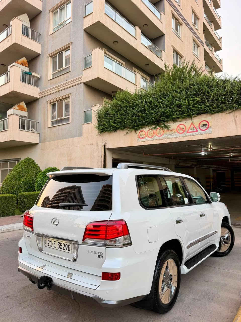 ‎‏Lexus LX sport  85,000 KM  2014
‎🔹لكزس 2014     (بریم) LX 570

‎🔹 مكفولة كفالة عامة من الدعامية إلى الدعامية 
‎بدون بارد  ،بدون رصعات ،بدون حتى شخط🔹
‎دعاميات هم بدون صبغ ،رمل مابي ،بقية كلها بشرط

‎🔹 داخل مشمش  بسمطين + +سماعة بيادي مجوود 
‎🔹 ماشيه 85 ألف 

‎       ‎  415$      📞*********** ره قم موبيل

‎ فول فول المواصفات 🔹
‎ بصمة➕ الانزلاق➕ورقة البيانات➕شغال كشن جلد و هيلتر 
‎الاحتلال➕راس ديفيد➕ 5 كاميرات  ➕ثلاجة➕زينون، جلد جاف  تدفئة شفط التبريد خزينة➕هواء مزدوج➕نظام ايكو سبورت,➕حساسية الديك المؤخرة  مرايات➕الفتحة➕باب خلفي جك➕رادار إمامي

‎محرك كير بشرط مامفتوح 🔹
‎سيارة حيل نظيفة كلشي عل بلاد لوك
‎سنوية زنكة كلشي جديد مدفوع لـ2029
‎باسمي السنوية بشرط تحويل و خرامة 
‎سيارة مابيـها دينار مصرف كامل من كل نواحي

‎نظافه ١٠٠٪؜ كامل سيرفس بدون نقص و بدون مصرف🔹
‎سياره مال بيت أي نقص مابيها 4 إطارات جديدة تحتها

‎نفسي يوم /تحويل و وكالة حاظر 
‎مكانك /داخل سليماني

‎📞*********** ره قم موبيل Singapore
