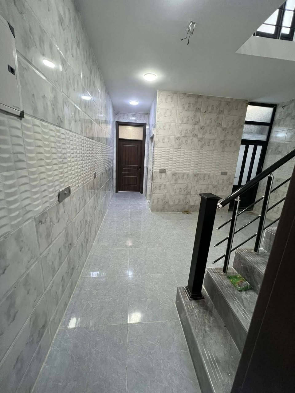 السلام عليكم
🏠#الدارللبيع 80متر واجهيه 5متر نزال 16متر

 طابقين وبيتونه  بناء حديث وتصميم متكامل✨️

 يحتوي البيت. ع[3غرف نوم -استقبال -صحيات عدد2- ومطبخ] البيت شغل درجة اولى✨️

⬅️ مع الخدمات[ماي-كهرباء- تبليط ]✨️

⬅️نوع العقار  طابو زراعي سند 25 اقرار محكمه 

⬅️العنوان #بغداد_الدوره_البوعيثه   
       مجمع العدل الاول 

🔶️السعر جدا مناسب
 
🔴للاستفسار  خاص او الاتصال ع  الرقم 

☎️***********

☎️***********
