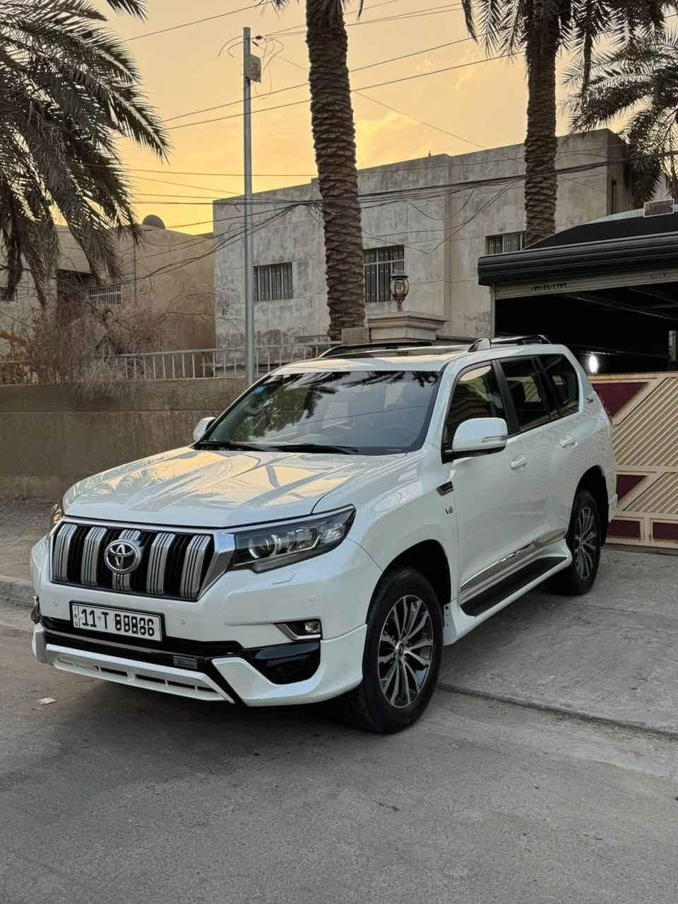 السلام علكم للبيع تيوتا برادو
موديل 2022 سبعينة 
                                                                      TXS. 
ضمان شركة ساز 
محرك 6 سلندر  4000cc. 
المواصفات 
بصمة تشغيل وبصمة ابواب 
فتحة سقف 
كشنات كهرباء كشن السايق 3 دكم 
5 كامرات 360 
داجل جلد قرميدي
تشغيل عن بعد 
حساسات 
ثلاجة  
لايت زنون 
زراك لايت
مرايات شفط 
شاحن واير ليس
تبريد ثلاث قطع 
وباقي المواصفات معروفة السيارة جاهزة من كل النواحي  مكفولة كفالة عامة سونار مرفق وياهة تاريخ جديد
ماشيه 55 الف كيلو 
السيارة رقم بغداد انكليزي ب اسمي 
السعر 41 الف دولار. 410 ورقة وبيهة مجال بسيط 
عنوان بغداد للاستفسار ***********
