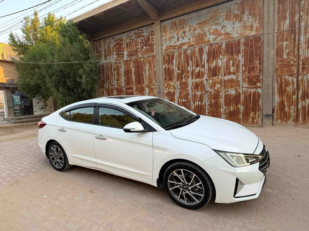 السلام عليكم 
النترا موديل ٢٠٢٠ خليجي بيها بارد بالبنيد فقط وبارد صغير بالجاملغ من جهة السائق فول عدا البصمة ماشية ١٣٠ الف كيلو رقم انكليزي جديد اربيل بأسمي تحويل مباشر سنوية صالحه لغاية ٢٠٣٠ السعر 160 وبيه مجال قليل
مكان السيارة كربلاء طويريج 
رقمي ***********
