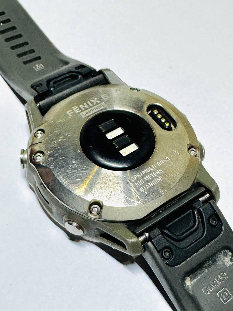 السلام عليكم 
للبيع GARMIN FENIX 6 SAPPHIRE
لغة عربية 
لا مفتوحة ولا واصلة تصليح ابد 
بطاريتها جديدة لان الساعة متروكة من فترة طويلة الشحنة تنطي 11 يوم حقيقي وبوضع توفير الطاقة 45 يوم 
جانت ويا الغراض باللوكر وصاير بيها هاي الشخوط البسيطة بالاطار وماتبين الأ بالاضائة القوية اني متقصد اصورها بهيج اضائة حتى تبين وممكن ببولش بسيط يروح لان لا حافر ولا ابد فقط سطحي لان جانت ويا الغراض 

وبالنسبة للمواصفات مايحتاج اشرحها لأن الجناي يعرفها كلها 
مكاني الموصل محافظة نينوى 
وهذا رقمي *********** الي تعجبة يتصل او يراسلني خاص ويدلل 
سعرها 270 الف

