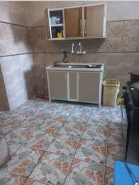 ١٠٠م • قرب شارع قنبر • طابق ونص