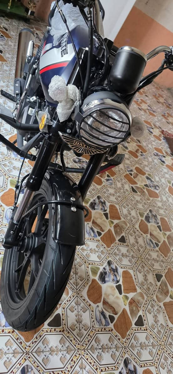 ديوان لايتي • زيرو • ٢٠٠