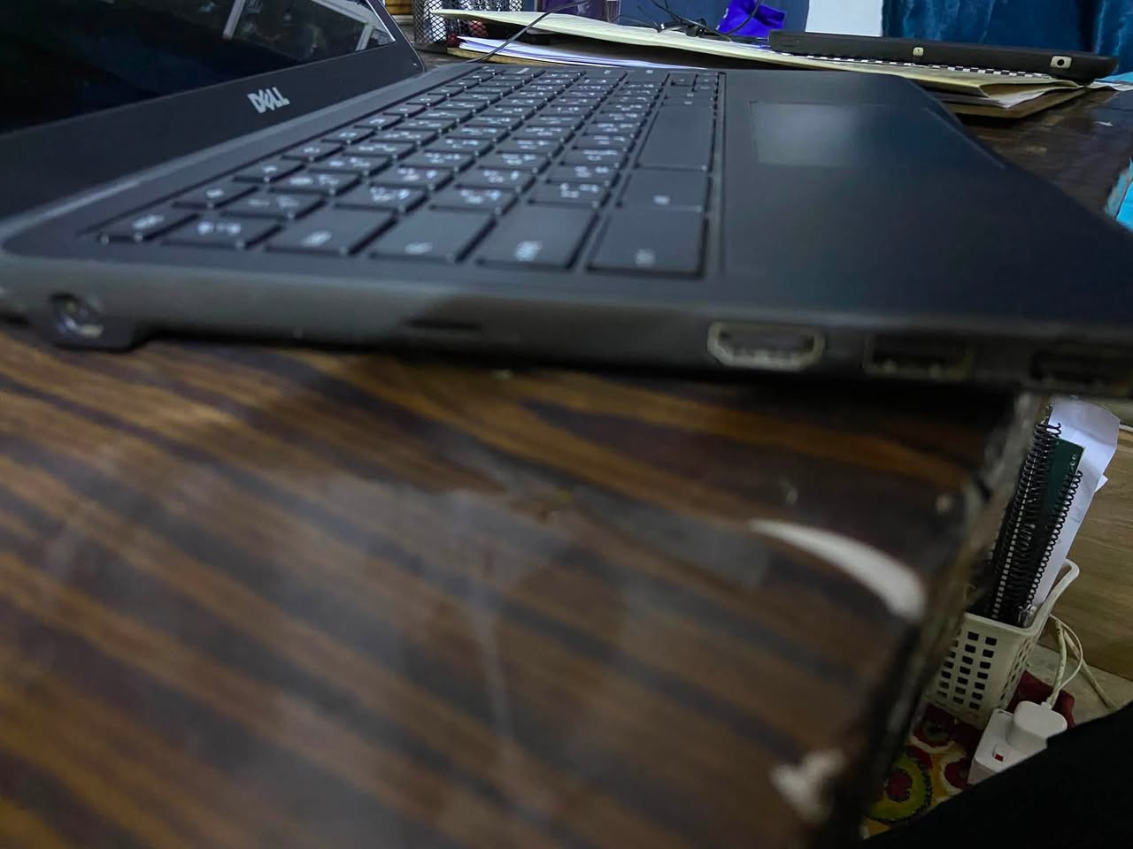 السلام عليكم ،المواصفات:
* الموديل: Dell Chromebook 11 3180
* المعالج: Intel Celeron N3060 — ثنائي النواة، يصل إلى 2.48 GHz
* الرام: يأتي 4GB LPDDR3
* التخزين: 32GB eMMC
* الشاشة: 11.6 إنچ، دقة 1366×768
* كرت الشاشة: Intel HD Graphics 500
* النظام: ChromeOS
* الكاميرا: 720p
* البطارية الأصلية: 42Wh، ثلاث خلايا
* الوزن: تقريباً 1.27 كغم
* Wi-Fi: 802.11ac
* Bluetooth: 4.0
* المنافذ: USB 3.1 عدد 2، HDMI، منفذ سماعة، microSD.
ملحقات: شاحنه اصليه مال جهاز 
السعر 75 وبي مجال 
رقمي : ***********

