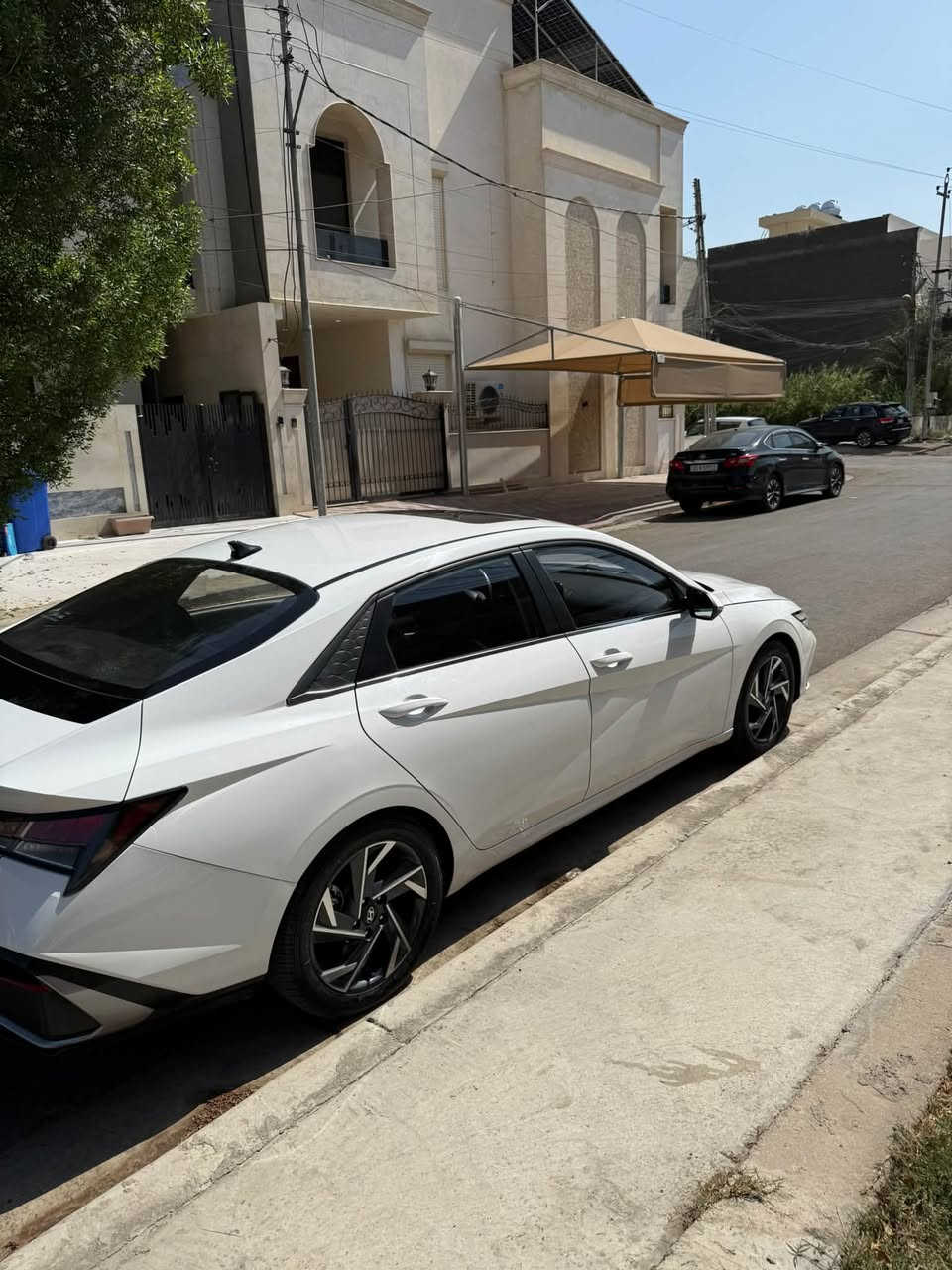 النترا 2024 تجميع صيني ماشية 24km
مواصفاتها حلوة ومعروفة 
ويل قياس 17
مري شفط
مقاعد جلد 
فتحة سقف 
السعر المطلوب 145 
مكاني المنصور الداوودي
***********
