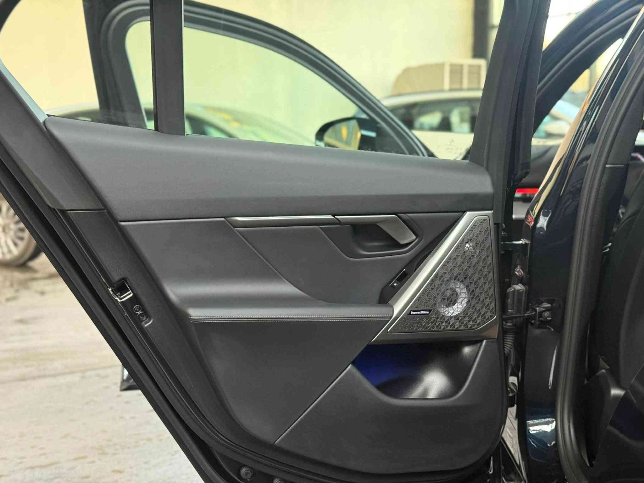 🇩🇪BMW.530i🇩🇪
2026
بانوراما 
خمس كامرات
لون نيلي 
داتا شو 
ويل عروش 
امريكية كلين تايتل 
العداد :10000m
📍بغداد معارض جكوك قرب بوابة بغداد الكاظمية 
للتواصل:***********
