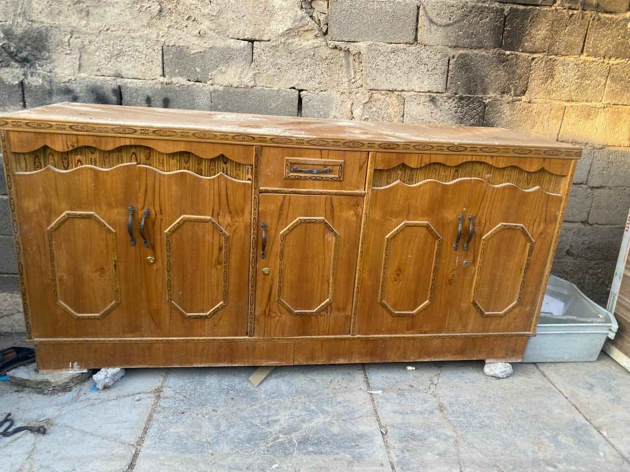 بوفيه للبيع السعر ٨٥ آلاف نضيفه شوفت عينكم العنوان حي اور ***********
