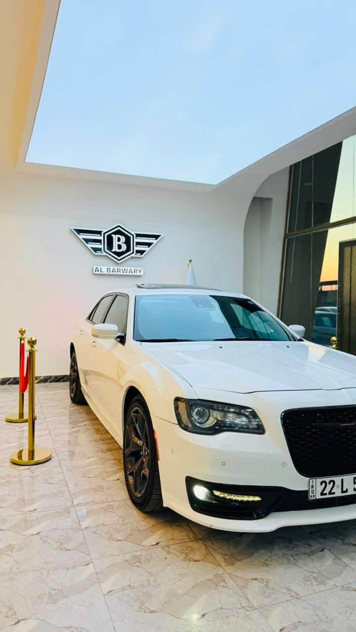 كرايسلر   اوباما 300S   (ألشايب👨🏻‍🦳⚜️)
الموديل :2021. (كندي ) . 

العداد : 66  mi   . (اخت زيرو) .

المحرك : V6 . 3.6L . 
مرقم أربيل كامل بسمي تحويل ثاني يو

(السياره مكفوله كفاله عامه )

سياره جديده 

الموصفات 

 فول الفول 1/1 

المواصفات :

ردار امامي 

ردار جانبي 

* الواجهة الأمامية SRT. 

* پانوراما . 

* رادار مع مانع تصادم . 

* نقطة عمياء . 

* حساسات امامية . 

* مصابيح امامية زنون مع LED . 

* ويل قياس 20 أنج . 

* حساسات خلفية . 

* شاشه كبيرة مع نظام ملاحة نفكيشن GPS .

* سستم صوت الپاين مع سماعات بريميوم .

* مقصورة الركاب من الجلد الفاخر .  

* مقاعد أمامية كهربائية عدد 2 . 

* ذاكرة لحفظ وضعيات الجلوس (ميموري) . 

* مقاعد أمامية تبريد وتدفئة . 

* مقاعد خلفية تدفئة . 

* تشغيل عن بعد . 

* ستيرن كهربائي . 

* تدفئة ستيرن . 

* محدد سرعة . 

* تلفون بلوتوث . 

* كاميرا خلفية .

* مرايا متحسسة للاضاءة العالية .

* كير شفتر بالستيرن . 

* دخول ذكي (بصمة) .

رقمي ***********
