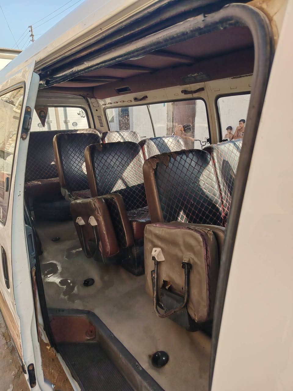 فتون للبيع موديل 14 طالعه سنه 15 محرك جديد كير اكسل  حداديه كهربائيات كلها كامله دوشمه نظيفه سياره بدون ضربه ولامعجون ماعدى طخه بسيطه فوك لايت الامامي 
سياره عليها هيئه وضريبه 10 اوراق تريد ينزل من سعرها تريد اصفرلك ثاني يوم وكاله بااسمي وراعيها يمي بالحله ومكان السياره بالحله  سعرها 63 والغرامات تنزل من سعرها  مكاني بالحله *********** هاي كل التفاصيل اللي تعجبه يتصل وبخدمته
