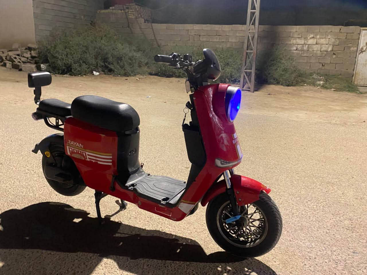 سلام عليكم R900للبيع دراجه بطاريات جدد 2026قبل 17يومً مشدودات بل جيس تجي وتشوف دراجه كلش حلوه وقويه وتسارع وانسه شي اسمه صرفيه الدراجه بيهه شغلات بصيطه كلش بس الكفر بي فطر وتجي وتشوف ب400وبيهه مجال مكان الدراجه البصره كرمت علي ***********
