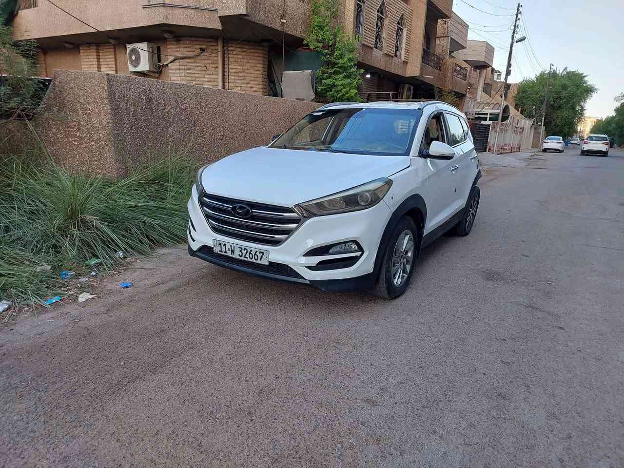 السلام عليكم اخوان للبيع هونداي توسان موديل 2018خليجي رقم بغداد دولي تحويل مباشر سنوية جديده محرك 2000للبيع على حادثها الحالي السياره شغاله وتمشي للاتصال *********** مكانها بغداد
