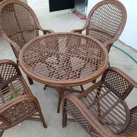 ميز خشب • ٤ كراسي