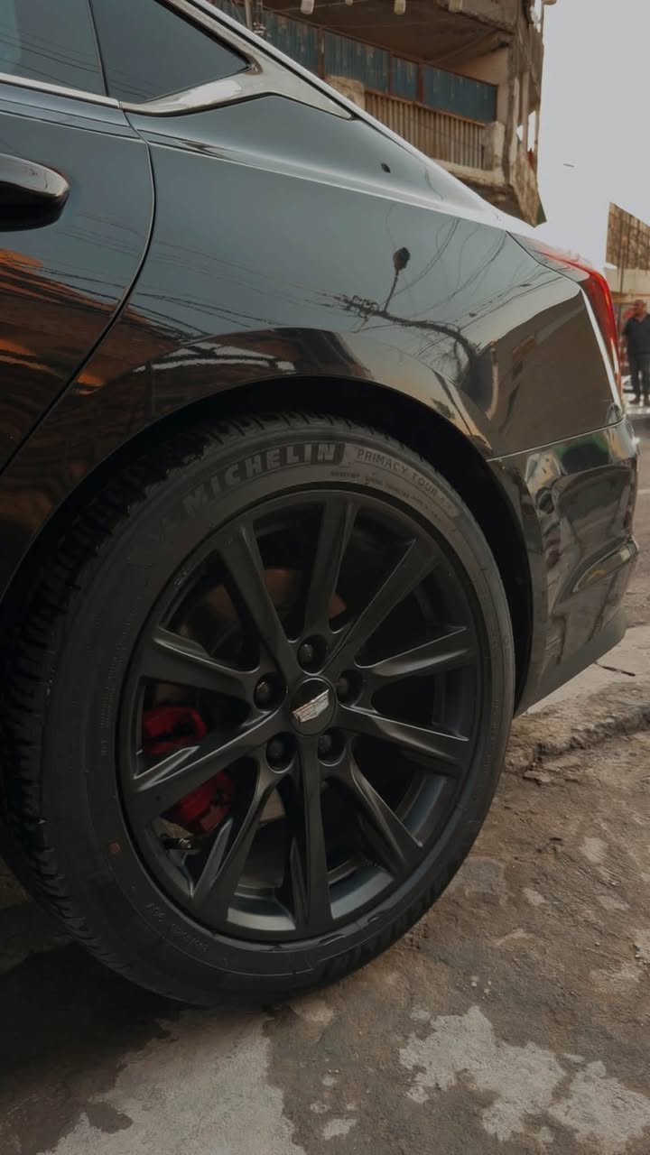 للبيع كاديلاك CT5
 الموديل: 2023
 نظام الدفع: دفع رباعي مستمر (AWD)
 المحرك: 2.0L Turbo
 الممشى: 18,000 ميل فقط 
✨ المميزات:
 شاشة كبيرة تدعم Apple CarPlay & Android Auto (وايرليس)
 تشغيل عن بُعد ونظام دخول ذكي
 كوشن جلد تحكم كهرباء وهيتر 
 رادارات، حساسات، وأنظمة أمان متطورة (نقطة عماء وتحديد مسار)
 وضعيات قيادة متعددة + تحكم شفتات+ هواي مواصفات 
سياره جاهزه ومصروف عليها من منظومه تبريد جديده وتخم تاير ووياله جدد 

📍 المكان: بغداد - الكرادة 

💬 واتساب: *********** 
 

💰 السعر مناسب :  19,500 بيها مجال الي يريد صور حادث خاص وسونار عندي
