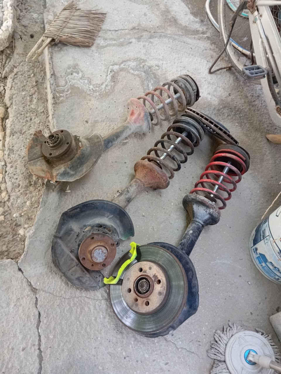 السلام عليكم
غراض زعره للبيع 
السعر خاص 
***********
