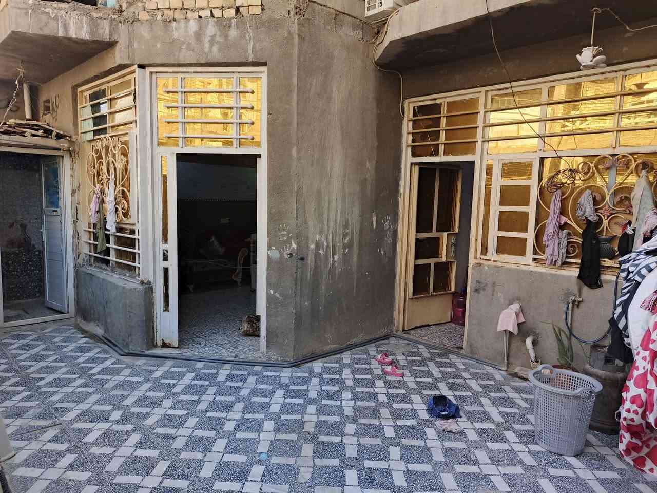 دار للبيع مساحة 130متر السعر 130شارع التراث قرب قاعة بغداد وروظة الشمس زراعي عقد 25
هاتف ***********ابو سجاد
