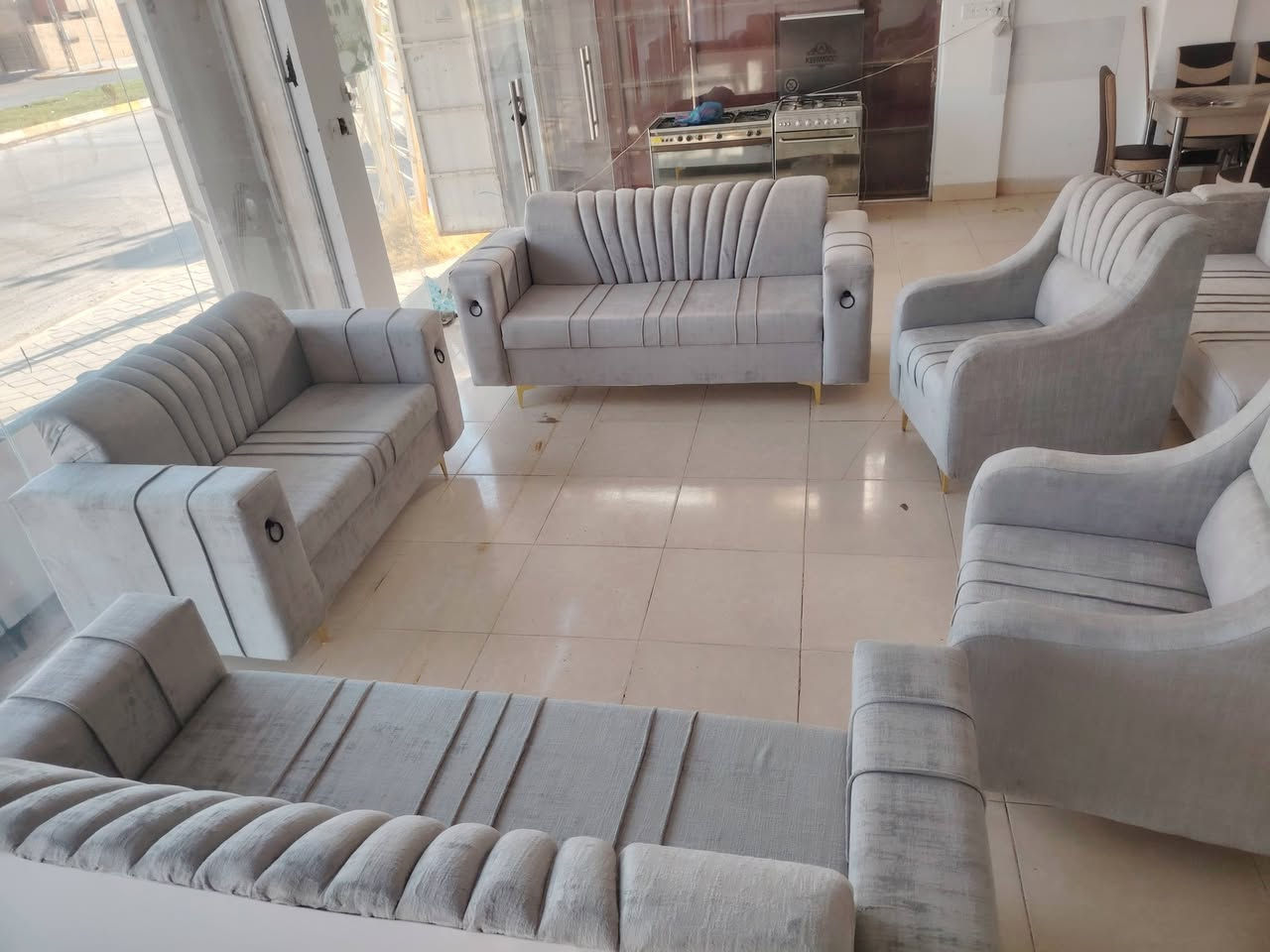 تخم قنفات عشر مقاعد جديد شغل درجه اولى تصميم حديث قماش خاولي احدث الموديلات السعر 580 الف فقط تكريت القادسيه شارع الگراج مقابل مجمع الفارس للاستفسار ***********
