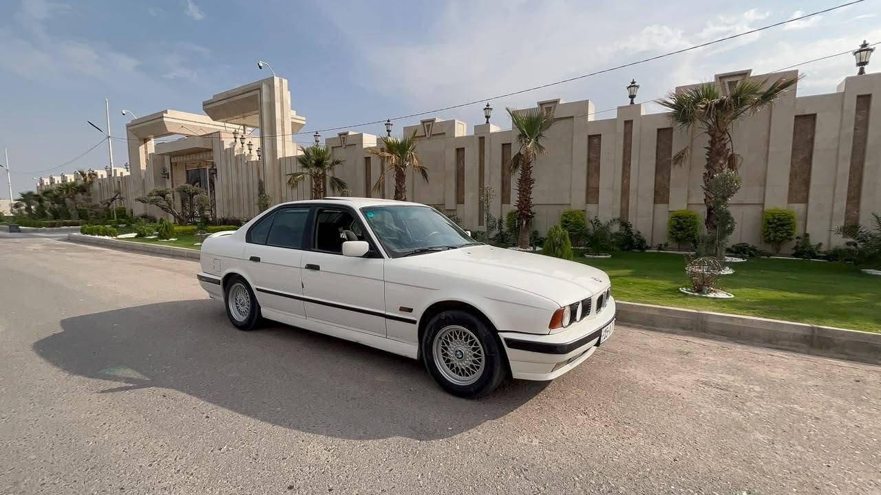 بي ام ٥٢٠ • ١٩٩٠ • مصبوغة