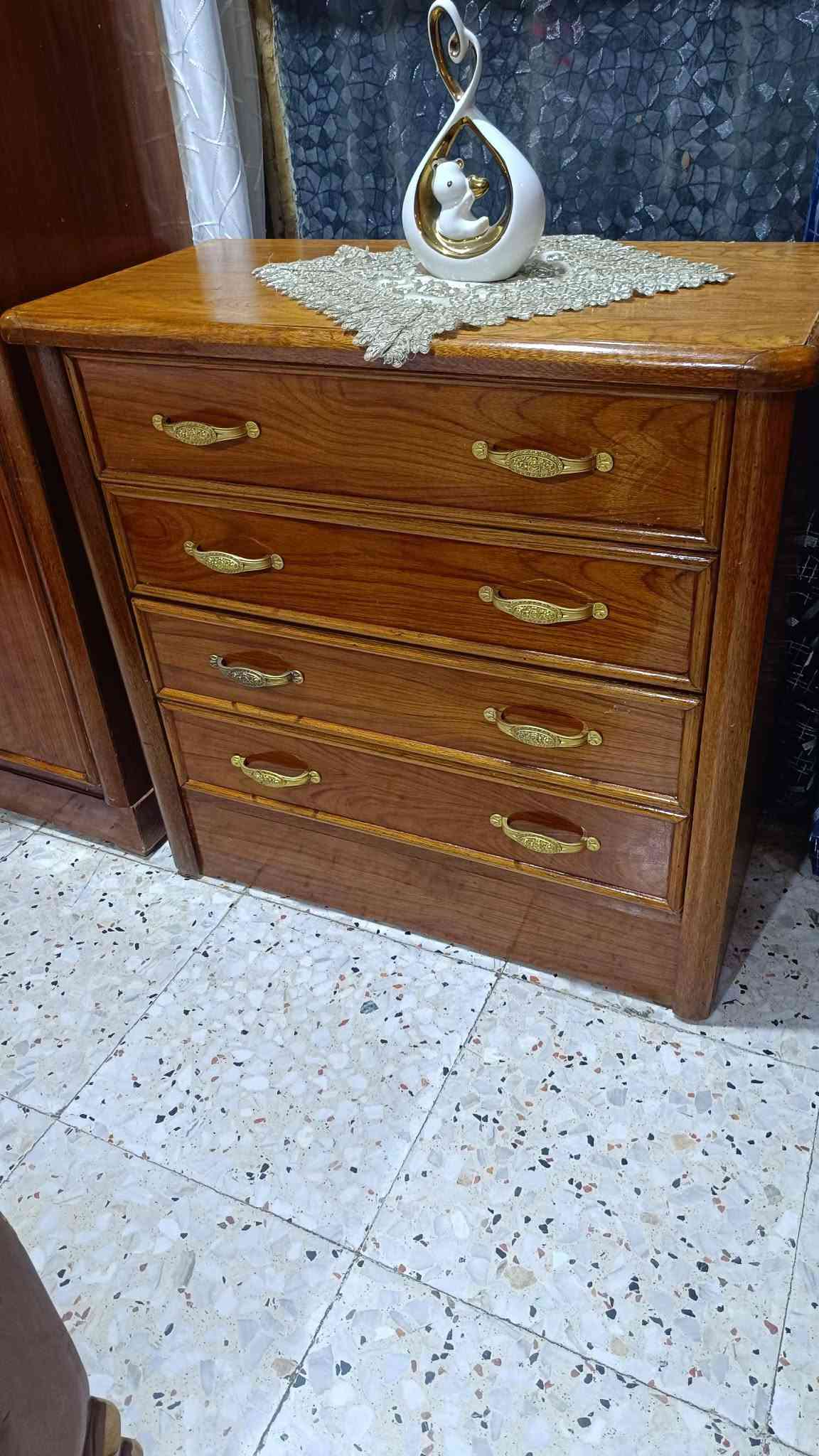 غرفه تسكام صاج داخل وخارج 5ملم ام السته طابقين ظهر جرجوبه سقف وقاعدة بلوك نظيفه اي ضرر مبيه متكونه من 8 قطع مكاني محاويل للاتصال على الرقم ***********

