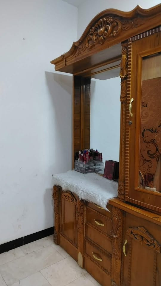 سلام عليكم  غرفه نوم لبيع صاج عراقي مكاني بغداد كلش نضيفه وشغل درجه اوله الي يريدها راح خلي رقمي وتصل سعرها950وبيها مجال ***********بي واتساب
