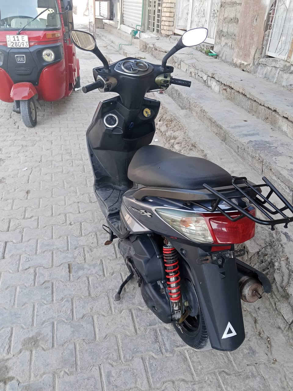 دراجه للبيع دراجه جديده نضيفه كلهه شغاله ما بيهه شي نقص. مكان محموديه
رقم ***********
