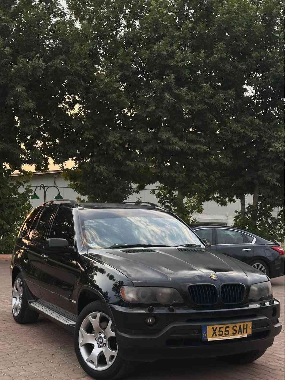 کاکە گیان ئەم bmw X5 هەیە تەنها فرۆشتن 
کوشن جڵد 
تەبرید ساردو گەرم 
بیلاد جام ڕەش  
تایەو ویلی تازەی لەژێرە 
سوکان ڕاستە 
سعری ٣٥
*********** السليمانية, العراق
