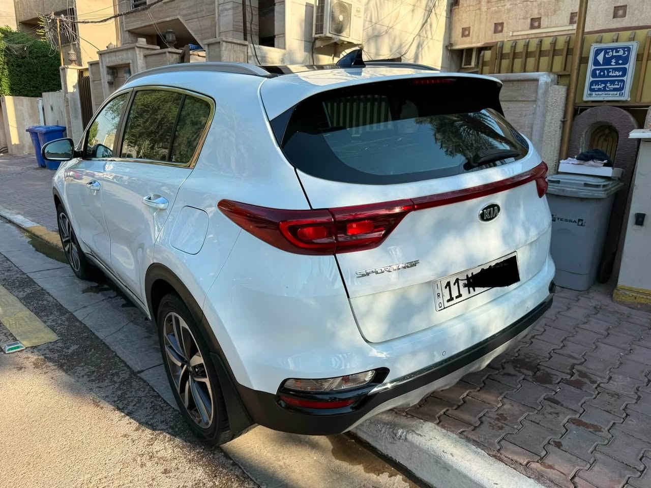 السلام عليكم
كيا سبورتج خليجي فول يعني مواصفات جيتي لاين موديل ٢٠١٩ شكل ٢٠٢٠ الشركة الدولية 
فول مواصفات ١/١ معروفة 
محرك ٢٠٠٠ دوش السياره عليها عازل جام حرار بل كامل
رقم بغداد الدولي الجديد رقم سنويه هزه جديده تحويل ثاني يوم 
مكفولة من الصبغ والتبديل 
بانوراما.
بصمة دخول وتشغيل.
سايد بريك بصمة.
مانع منحدرات.
شاشة كببرة 
اريل نفكيشن.
شاحن واير ليس .
اوتو هولد.
جنطة كهرباء.
كشنات جلد ومخمل بلادي و كهرباء.
.داخل لونين حمصي واسود.
حساس امامي وخلفي.
خمسه ويل كب .
قطعتين تبريد بيانو.
كامرة خلفيه.
تحكم ستيرن.
شاشه قرائه الاعطال
 .3 انضمة قيادة  
سيارة جاهزة من كل النواحي صدر جديد  تايرات جدد
السعر 188 وبيه مجال 
بغداد /المنصور البيجيه *********** /// ***********
