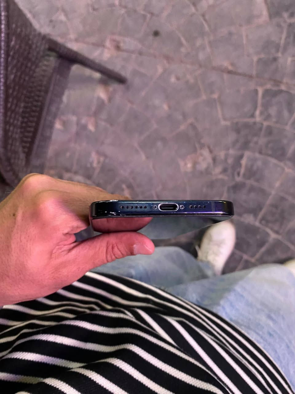مستعجل ع البيع
ايفون ١٥ بلس الجبير ٢٥٦ بطاريه ٨٤ 
مفطور ضهر وشاشته مثل متشوف
عربي شرق اوسط
ممبدل بي شي 
٤٥٠ الف بس وبي مجال بسيط كلش كلش
كله شغال فيس ايدي كامرات صوت تكنيك سيم كرت
بغداد حي لجهاد
*********** واتس واتصال وخاص موجود
