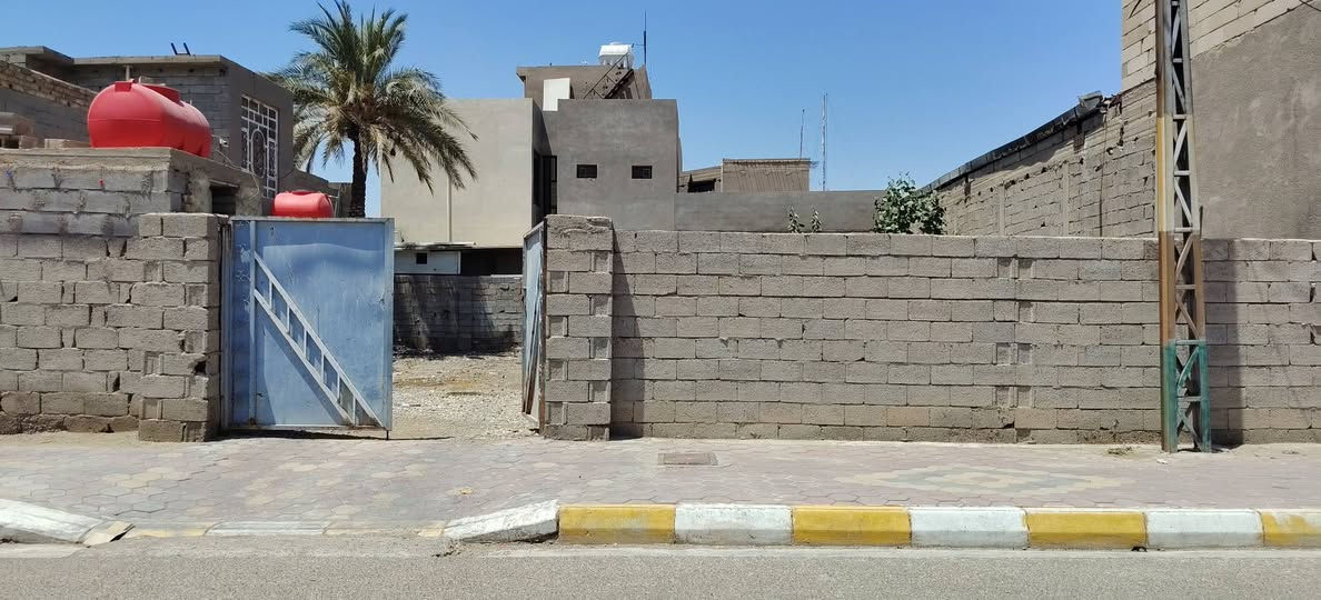 سلام عليكم قطعه ارض للبيع  مساحة 350 طابو صرف تحويل مباشر بسمك واذا تريد نص هم انبيع 
في منطقه طليحة قرب شارع العام  بغداد كوت 
للاتصال ***********

