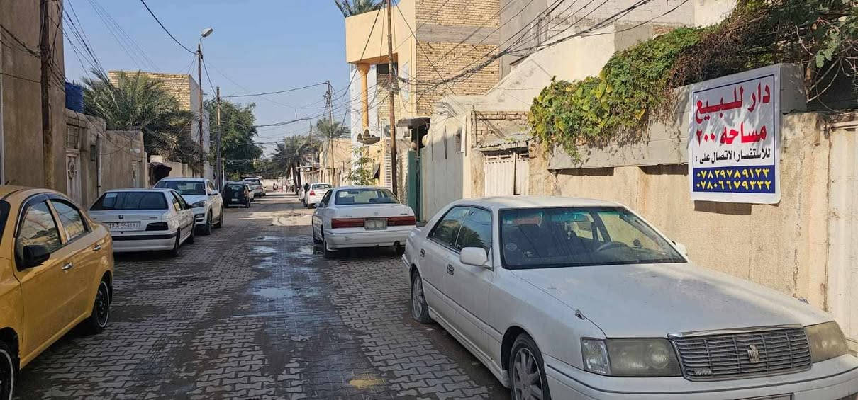 بيت 200م  بناء قديم في حي القادسية
شارع8قرب السوق العصري وقرب المدارس للأستفسار الاتصال *********** سعره٣١٠
