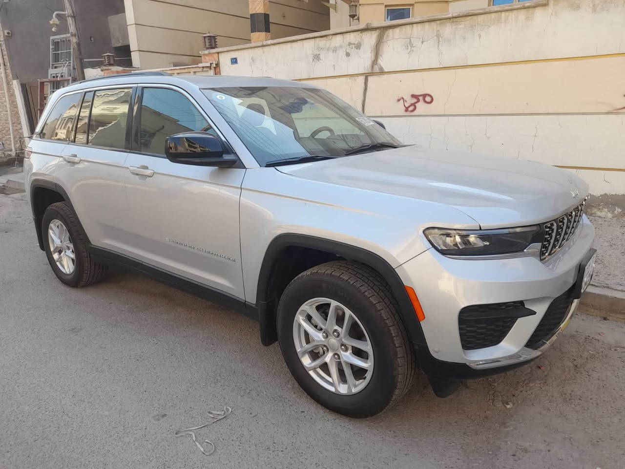السلام عليكم

للبيع جيب لاريدو موديل 2025خمسه راكب المرغوب 

محرك 3600 V6 المرغوب 

السعر 270وبيه مجال مرقم شهداء 

ماشية 138ميل زيرو

مواصفات السيارة

فتحه

بصمه

* كير ماوس 

* تشغيل عن بعد

* ردارات جانبية

* رادار امامي

* رادار خلفي

* حساسات خلفية

* توقف ذاتي

* نقاط عمياء

* تحديد مسار

* قيادة شبه ذاتية

* كروس سرعه

* سايد بريك بصمة (كهرباء)

* ويل 20 

* شاحن لاسلكي

* ابل كار بلي

* كشن كهرباء

* هيترات بلكشن

   •كشنات جلد

السيارة حادث  بس بنيد مبدل. مكفوله لالغد ولاشاصي ابد 

مكان السيارة بلديات

***********

