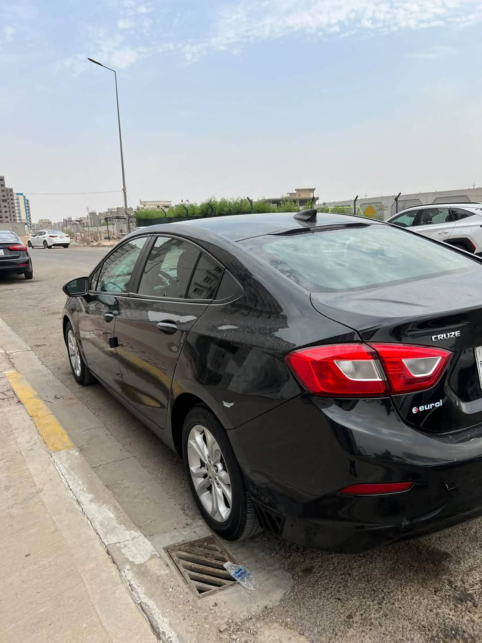 السلام عليكم
شوفر ليت كروز LT2019
ماشيه 142 الف كيلو متر 
البجم مصبوغ 
صفحه السايق مصبوغه 
المحرك والكير مكفولات 
الحداديه بحالة جيدة 
كامرة خلفية بلادي 
شاشة ابل كار بلي 
رايده 75$ وبيه مجال
