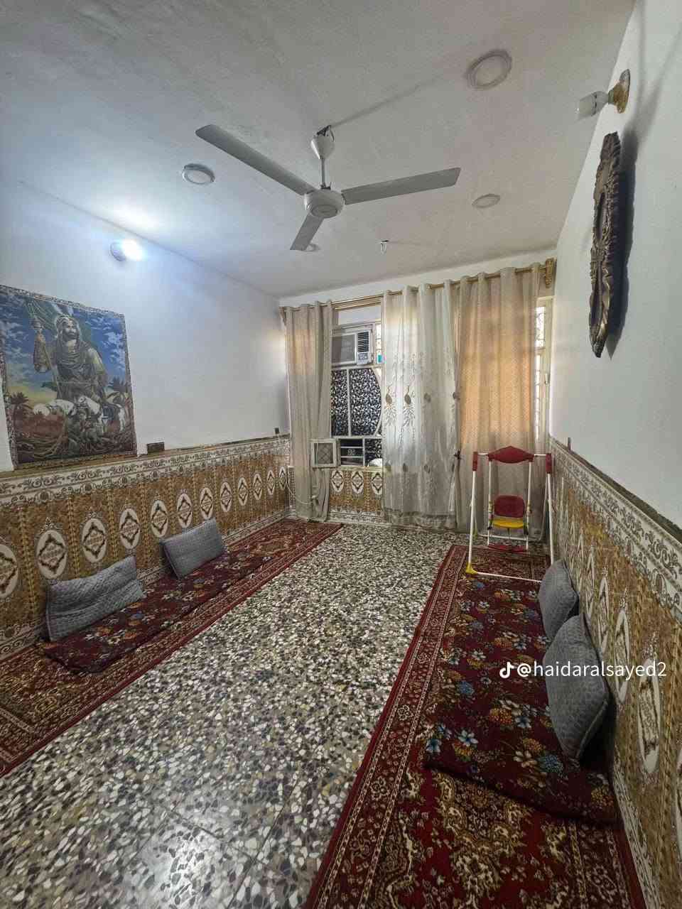 بسعر 48  بيع سريع وبي مجال 
سعره جدا مناسب 
بيت مساحه 100 متر زراعي 
بشارع المرحوم ابو عمار الشريفي 

بناء حديث بلوك

استقبال وصاله ومطبخ 
وخدمات كامله 
وغرفه نوم كبيره 

بغداد منطقه الانتصار  مقابل مستشفى حماد شهاب 
قبل مرور الحسينيه 

معروض حصرا لدى 
مكتب الموسوي للعقار 
***********
