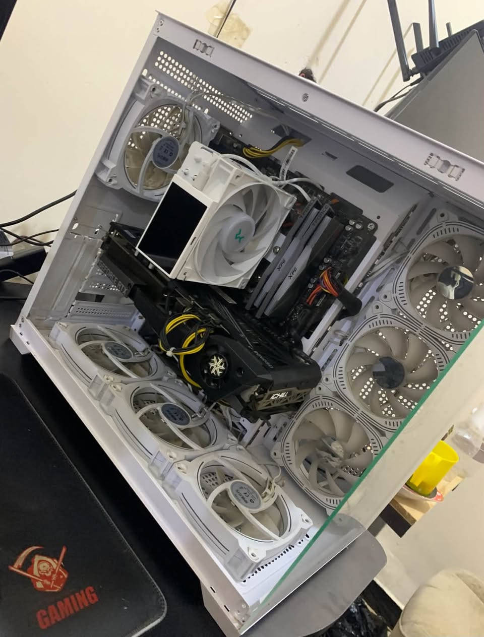 المعالج (Processor): AMD Ryzen 5 5500
 اللوحة الأم (Motherboard): Gigabyte Technology Co., Ltd. B450M AORUS ELITE
 الذاكرة العشوائية (Memory): 32GB Physical Memory
 كرت الشاشة (Graphics Card): 8GB NVIDIA GeForce RTX 3070
وحدات التخزين (Hard Drive - 4)
يحتوي جهازك على 4 أقراص تخزين بسعات مختلفة:
 القرص الأول: 466GB
 القرص الثاني: 120GB
 القرص الثالث: 954GB
 القرص الرابع: 239GB

١٣٠٠ سعرها 

***********
