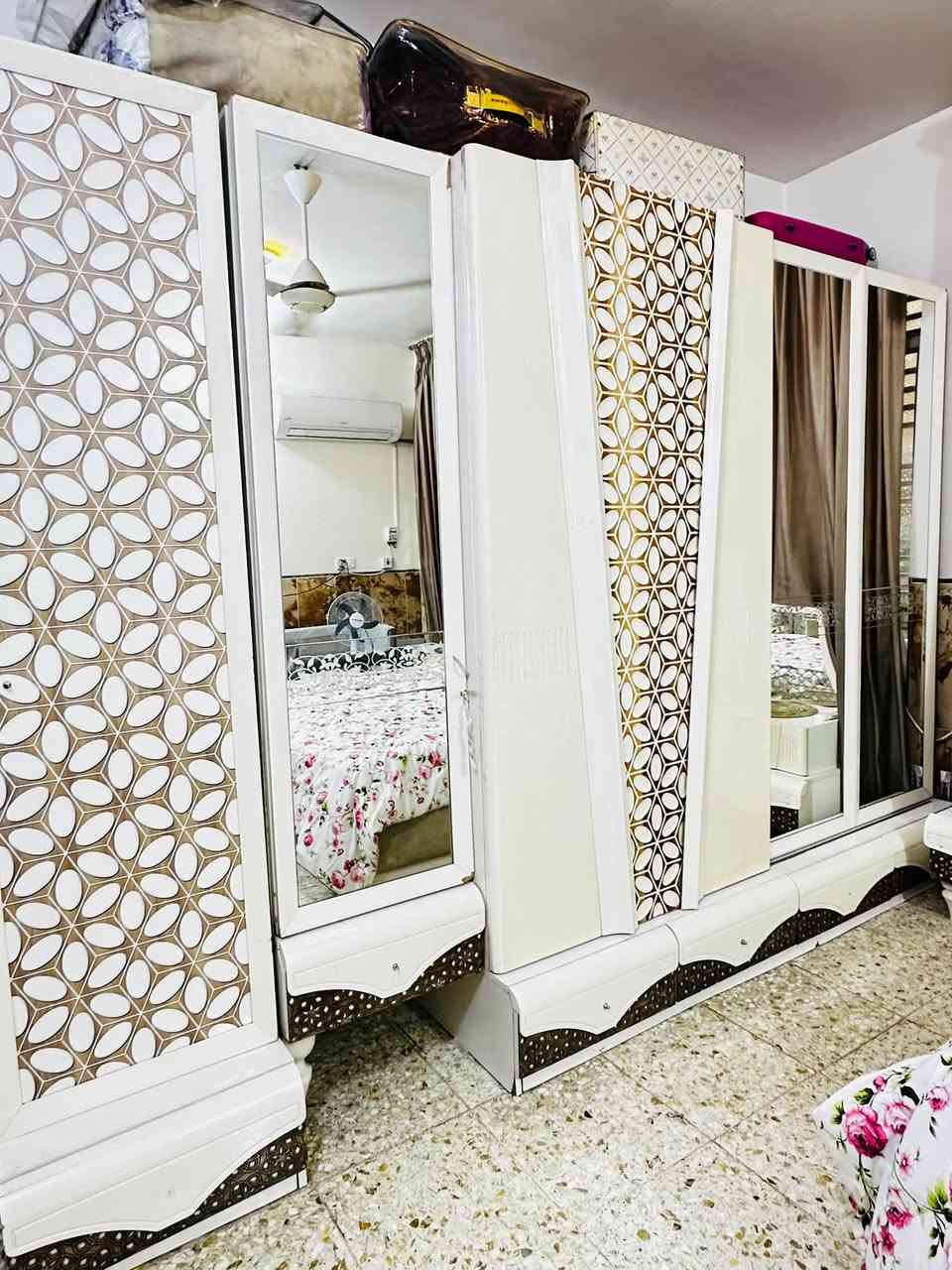 غرفه نوم للبيع ١٠ قطع مع ملحق السعر ٥٠٠ الف
