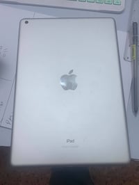 آيباد ٩ • ٦٤ • مع ملحقات