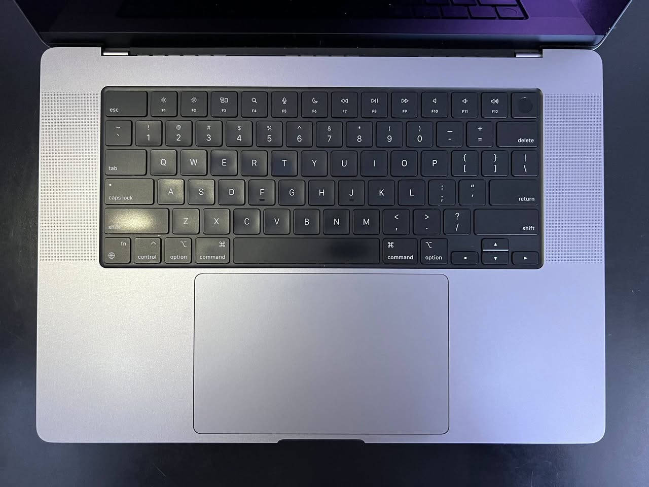 MacBook Pro 2021 16” M1 Max 
Ram 32 | SSD 1 TB

Battery 96 | Cycle 63 

السعر وباقي الماكات بالقناة 

https://t.me/macmastersiQ/1207

نص مكتوب في الصور:
- ATA Audio Bluetooth Camera Card Reader Controller Diagnostics Disc Burning Ethernet Fibre Channel Graphics/Displays Memory NVMeExpress PCI Parallel SCSI Power Printers SAS SATA SPI Storage Thunderbolt/USB4 USB Network Firewall Locations Volumes Wi-Fi Software Accessibility Applications Developer Disabled Software Extensions Fonts Mac's MacBook Pro > Hardware Model Name: MacBook Pro Model Identifier: MacBookPro18,2 Model Number: MK1A3LL/A Chip: Apple M1 Max Total Number of Cores: 10 (8 Performance and 2 Efficiency) Memory: 32 GB System Firmware Version: 18000.161.10 OS Loader Version: 18000.161.10 Serial Number (system): V2WKDQGW1Y Hardware UUID: A6D74FA9-AFC2-530C-9E50-D8A3A3DF729 Provisioning UDID: 00006001-001C41C21E03401E Activation Lock Status: Disabled Search Sign in with your Apple Account Wi-Fi Bluetooth Network Battery General Apple Intelligence & Siri Accessibility Appearance Menu Bar Desktop & Dock Displays Spotlight Wallpaper Notifications Sound Focus Screen Time Lock Screen Privacy & Security Touch ID & Password Users & Groups Internet Accounts Game Center MacBook Pro 16-inch, 2021 Name Mac's MacBook Pro Chip Apple M1 Max Memory 32 GB Serial number V2WKDQGW1Y macOS macOS Tahoe Version 26.6.2 Displays Built-in Liquid Retina XDR Display 16-inch (3456 x 2234) Display Settings... Storage Macintosh HD 965.58 GB available of 994.66 GB Storage Settings... System Report... Software License Agreement - Regulatory Certification ENERGY STAR® Compliance - License Agreement TM and (C) 1983-2026 Apple Inc. All Rights Reserved.
- ATA Apple Pay Audio Bluetooth Camera Card Reader Controller Diagnostics Disc Burning Ethernet Fibre Channel Graphics/Displays Memory NVMExpress PCI Parallel SCSI Power Printers SAS SATA SPI Storage Thunderbolt/USB4 USB Network Firewall Locations Volumes Wi-Fi Software Accessibility Applications Developer Disabled Software Extensions Fonts Model Information: Serial Number: F5D232116800VC5B9 Device Name: bq40z651 Pack Lot Code: 0 PCB Lot Code: 0 Firmware Version: 0b00 Hardware Revision: 100 Cell Revision: 4014 Charge Information: The battery's charge is below the warning level: No Fully Charged: No Charging: No State of Charge (%): 77 Health Information: Cycle Count: 63 Condition: Normal Maximum Capacity: 96% System Power Settings: AC Power: System Sleep Timer (Minutes): 1 Disk Sleep Timer (Minutes): 10 Display Sleep Timer (Minutes): 10 Sleep on Power Button: Yes Wake on LAN: Yes Hibernate Mode: 3 High Power Mode: No Low Power Mode: No Prioritize Network Reachability Over Sleep: No Battery Power: System Sleep Timer (Minutes): 1 Disk Sleep Timer (Minutes): 10 Display Sleep Timer (Minutes): 2 Sleep on Power Button: Yes Wake on LAN: No Current Power Source: Yes Hibernate Mode: 3 High Power Mode: No Mac's MacBook Pro > Hardware > Power Search Sign in with your Apple Account Wi-Fi Bluetooth Network Battery General Apple Intelligence Siri Accessibility Appearance Menu Bar Desktop & Dock Displays Spotlight Wallpaper Notifications Sound Focus Screen Time Lock Screen Privacy & Security Touch ID & Password Users & Groups Internet Accounts Game Center MacBook Pro 16-inch, 2021 Name Mac's MacBook Pro Chip Apple M1 Max Memory 32 GB Serial number V2WKDQGW1Y macOS macOS Tahoe Version 26.6.2 Displays Built-in Liquid Retina XDR Display 16-inch (3456 x 2234) Display Settings... Storage Macintosh HD 965.58 GB available of 994.66 GB Storage Settings... System Report... Software License Agreement Regulatory Certification ENERGY STAR Compliance License Agreement TM and © 1983-2026 Apple Inc. All Rights Reserved.
- ATA Audio Bluetooth Camera Card Reader Controller Diagnostics Disc Burning Ethernet Fibre Channel Graphics/Displays Memory NVMeExpress PCI Parallel SCSI Power Printers SAS SATA SPI Storage Thunderbolt/USB4 USB Network Firewall Locations Volumes Wi-Fi Software Accessibility Applications Developer Disabled Software Extensions Fonts Mac's MacBook Pro > Hardware > Graphics/Displays Chipset Model: Apple M1 Max Type: GPU Bus: Built-In Total Number of Cores: 32 Vendor: Apple (0x106b) Metal Support: Metal 4 Displays: Color LCD: Display Type: Built-in Liquid Retina XDR Display Resolution: 3456 x 2234 Retina Main Display: Yes Mirror: Off Online: Yes Automatically Adjust Brightness: Yes Connection Type: Internal Q Search Sign in with your Apple Account Wi-Fi Bluetooth Network Battery General Apple Intelligence & Siri Accessibility Appearance Menu Bar Desktop & Dock Displays Spotlight Wallpaper Notifications Sound Focus Screen Time Lock Screen Privacy & Security Touch ID & Password Users & Groups Internet Accounts Game Center MacBook Pro 16-inch, 2021 Name Mac's MacBook Pro Chip Apple M1 Max Memory 32 GB Serial number V2WKDQGW1Y macOS macOS Tahoe Version 26.6.2 Displays Built-in Liquid Retina XDR Display 16-inch (3456 x 2234) Display Settings... Storage Macintosh HD 965.58 GB available of 994.66 GB Storage Settings... System Report... Software License Agreement - Regulatory Certification ENERGY STAR Compliance - License Agreement TM and (c) 1983-2026 Apple Inc. All Rights Reserved.