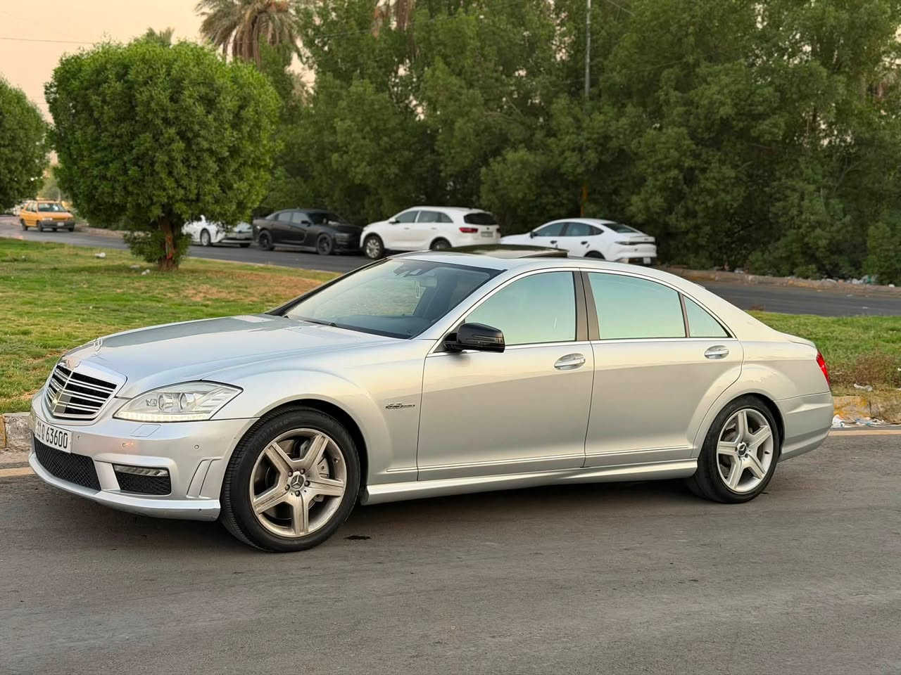 للبيع فقط W221. S63. 2010 AMG أصل
للبيع فقط اعتذر من المراوس. 
كفاله عامه فتح صبغ تعديل حتى دعاميات 
محرك الاصلي  6.3 تنقس طبيعي 
سياره أصل  AMG وبوضع الوكاله ماشيه 150 الف حقيقي فول الفول للاخير 
سلايد. شفتات. ستيرن.  نظام ترحيب دخول ذكي. 5 بردات. ابواب وصندوك ومري شفط. صندوك كهرباء. كشنات حضن وكهرباء وتبريد وتدفئه. ومساج. وهزاز. داخل 7 الوان حسب الطلب. داخل جلد طبيعي دشبول وبطاين وديكورات. تنته كنتاره بلاديه.  لايت داينمك زنون متحرك.  حساسات امامي خلفي. وتوقف ذاتي وتحديد مسار. ناظور ليلي.  
كروز سرعه.  حساس مطر.  مري عاكسه 
جام بلورايز بلادي متغير حسب ضوء 
دركه عظم حرف D اصليه سستم كروز رياضي اصلي AMG وعليه برمجه طلقات وفتح سرعه 
باقي تفاصيله هواي ومعروفه سياره مميزه ومن نوادر 
سياره جديده وجاهزه وعليه ادامه كامله 

سياره رقمه بغداد باسمنا ورقم مميز ع حجم السياره وتحويله مباشر.  
ومكانه بغداد الكرخ والسعر 200 يعنى  
اي استفسار فقط الاتصال ***********

