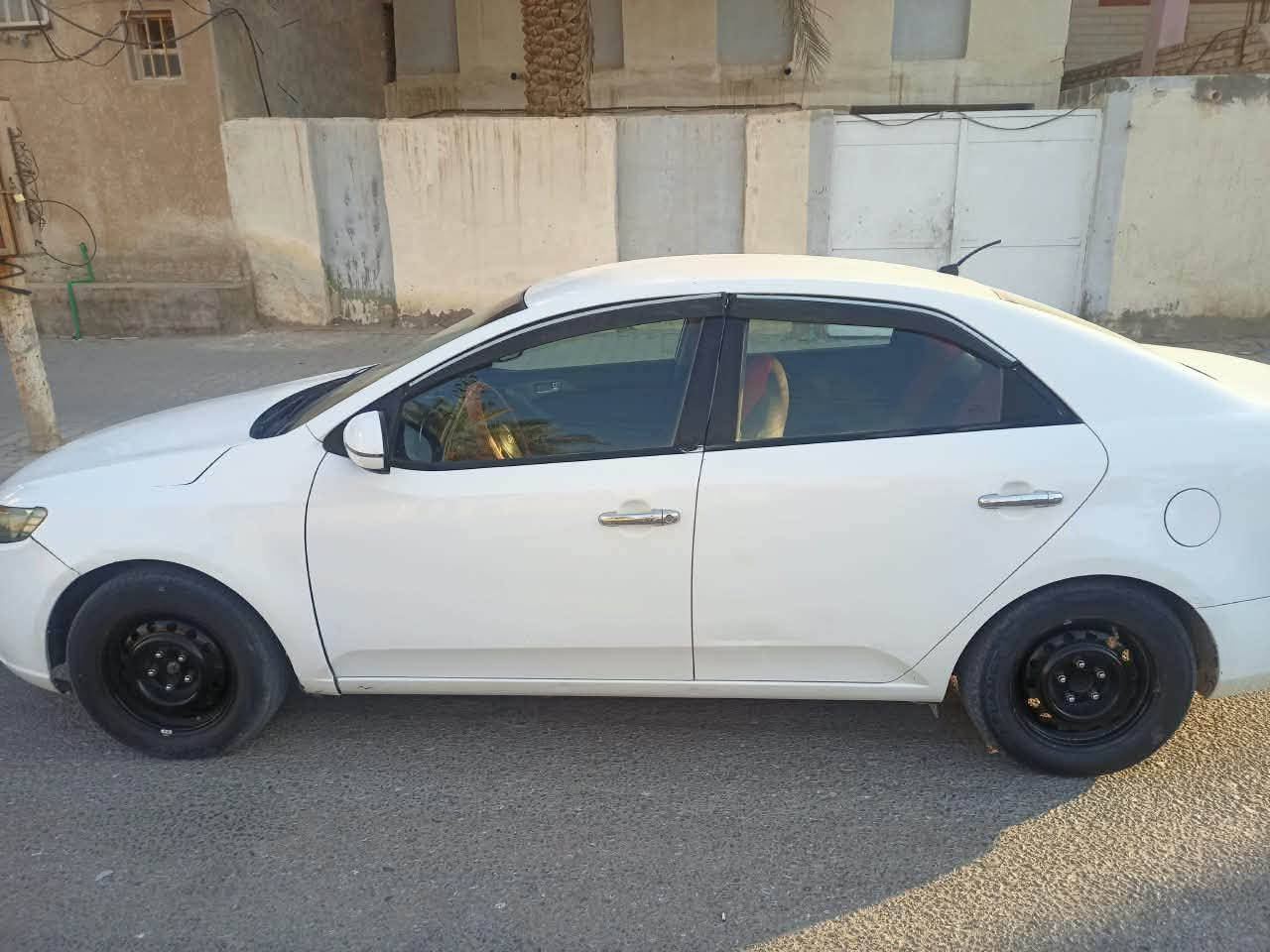 سلام عليكم كيا سيراتو موديل ١١
سنوية نافذة تبريد شغال مكينة ١٦٠٠ حالة جيدة قطعتين سيارة ٩٠ بيها مجال ***********
