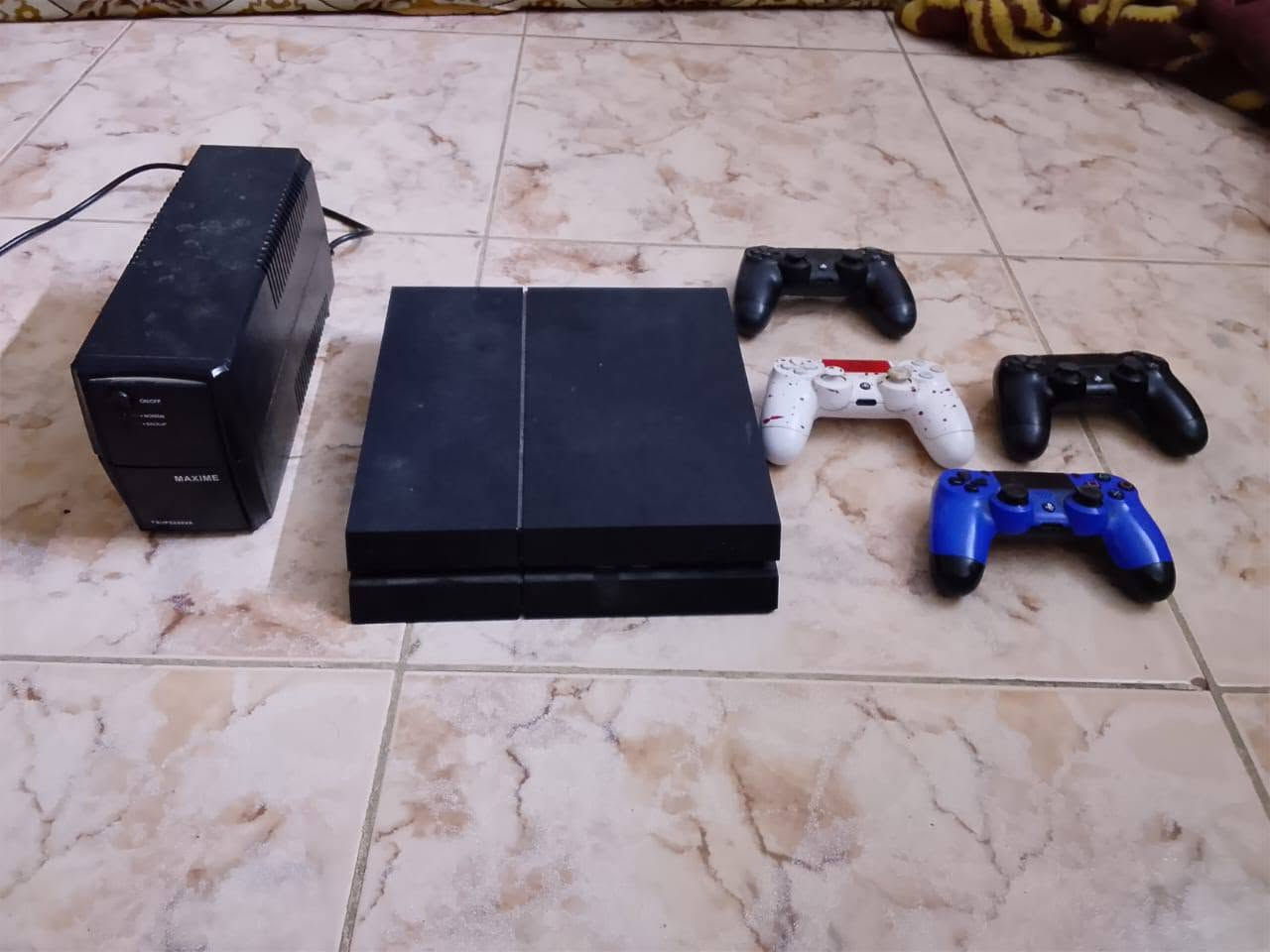بلي 4فات مهكر 4 يدات اصليه يوبي اس جديد البلي امانه الله نظيف مستعمل قليل ب 250 وبيه مجال
بلي 4فات مهكر 4 يدات اصليه يوبي اس جديد البلي امانه الله نظيف مستعمل قليل السعر 250
***********
