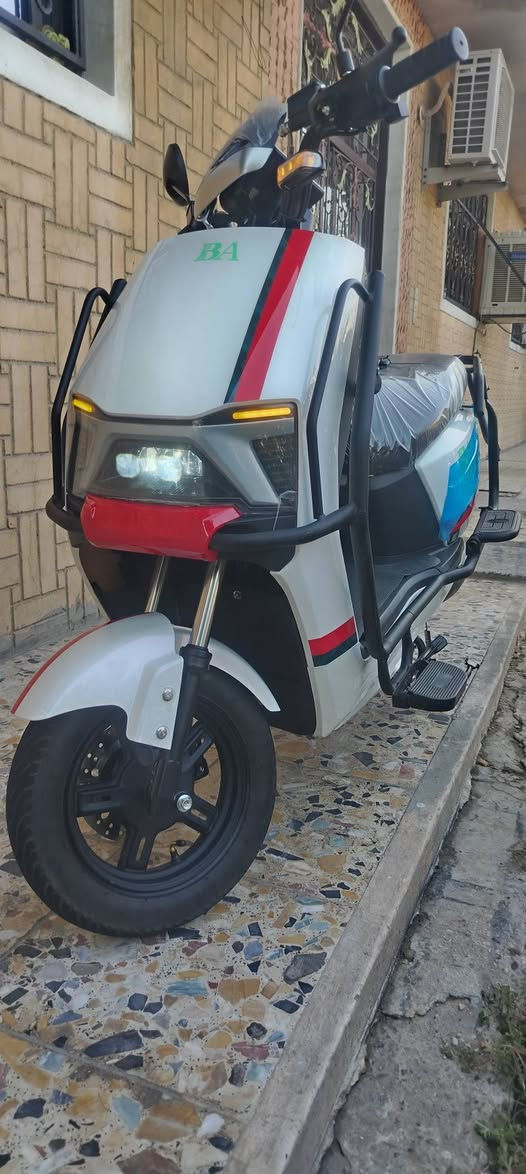 السلام عليكم دراجه شحن سكنس جديده جدآ بعدها بلزكات الشركه  استخدام بسيط كفاله عامه حتى من الشخط فول مواصفات.

بطاريات كبار 32 امبير عدد 6 انتاج 2026.
ملف 1500 واط.
تشغيل كارت وبصمه وسويج.
السعر ٧٢٥ ألف.
مكاني كراده.
***********     موجود واتساب
