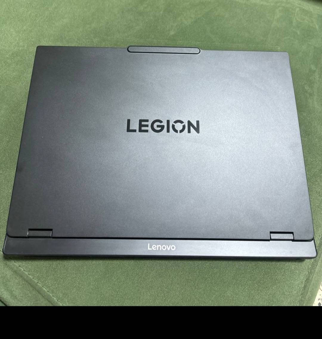 للبيع وحش القيمنق والرندرة الخارق (Lenovo Legion) - كسر لزيرو جهاز اوبن بوكس  بحالة الوكالة تماماً نضافه 100% ⚡

الجهاز جديد ونظيف جداً جداً، خالي من أي شخط أو خدش، وبعده بضمانه الكامل متبقي بل ضمان 8 أشهر 

 والكرتونة والملحقات الأصلية كلها موجودة. (سبب البيع: محتاج قسط جامعه).

المواصفات العالية جداً:• المعالج: Intel Core i9-14900HX (أقوى معالج للرندرة والألعاب الجيل 14)•

 كارت الشاشة: NVIDIA RTX 5070 8GB (تشغيل أحدث الألعاب بأعلى دقة)• 

الرام: 32GB DDR5•

 الهارد: 1TB SSD NVMe الخارق بسعته وسرعته•
 البطاريه : 100% يعني غير مستخدم
 الشاشة: 15.1 إنش WQXGA OLED 2K (ألوان حقيقية مخصصة للمصممين والمونتاج)•

 النظام: Windows 11 الأصلي
السعر: 2,900,000 دينار عراقي (وبيه مجال بسيط جداً للشراي الجاد والفوري).المكان: بغداد عامريه (متواجد للتوصيل أو المقابلة للمعاينة والفحص). للتواصل خاص هذا رقمي ***********
