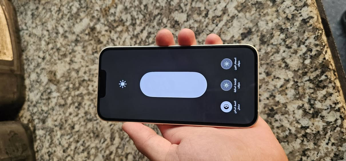 ‏iPhone 13
ذاكره 128 

بطاريه 100بلادي 

النظافه 100

جهاز بلادي مكفول وتر ممفتوح 

مكاني بغداد

كسر كارتون صارلة 3اشهر

بي وصل ضمان

كامل ملحقات

***********

نص مكتوب في الصور:
- ١٣:٣١ حالـة البطارية والشحن كما هو الحال مع البطاريات القابلة لإعادة الشحن، بطارية الهاتف قابلة للاستهلاك وتصبح أقل فاعلية مع الوقت. معرفة المزيد... الحد الأقصى للقدرة ١٠٠٪ هذا قياس لقدرة البطارية مقارنة بقدرتها عندما كانت جديدة. قد تتسبب القدرة المنخفضة بتقليل ساعات الاستخدام بين عملية الشحن والأخرى. أقصى قدرة للأداء ستساعد الأنظمة المضمنة في النظام والمكونات في تخفيف آثار الأداء التي قد تلاحظها أثناء التقدم الكيميائي في عمر بطارية iPhone. شحن البطارية المحسن للحد من استنزاف عمر البطارية، يتعلم الـ iPhone من عادات الشحن اليومية، بحيث ينتظر ولا يتجاوز ٨٠٪ حتى يحين موعد حاجتك إلى استخدامه.