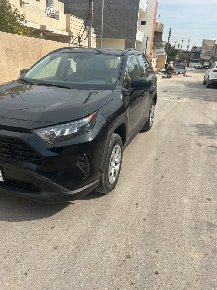 تويوتا رافورموديل 2021 حادثه موضح صور جاملغ خلفي مبدل اصلي وباب وره سايق اصليه وباب صندوك طخة بي ومبدل ومصبوغات سياره اني مستورده واسمي جديده ماشيه 22400 الف ميل ايرباك كشن فقط السعر 195 $ وبيه مجال للتفاوض فئه le موجوده سياره بغداد حي العامل وترهم مراوس حسب قناعه وترهم اقساط اذا مقدمه زينه تنضاف 20$ على سعر سياره. ***********.   ***********
