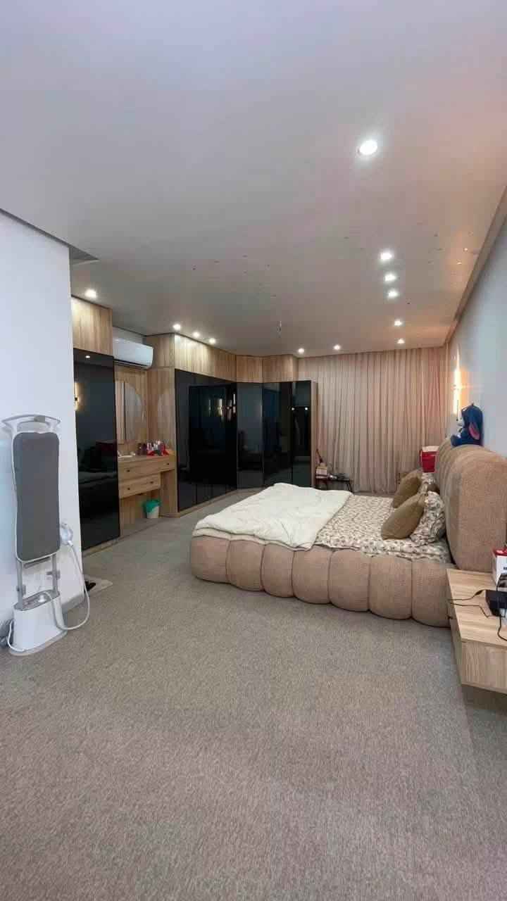 🏘️دار #للبيــــــــــع #    

المــــوقــــع حي القدس   
دار بناء حديث مودرن  واجهة 5 م 
نزال  25 م
يباع مع الأثاث 
_________________
المساحــــــة // 125 م  #طــــابـــو #صـــــرف طابقين يحتوي 3  غرفة نوم #
_________________
🧱🏗️ #الطابـــــــــــــق #الأرضــــــــــي
غرفة نــــوم عدد (1) + أستقبال + صالة + مطــــــــــبخ + مجمــــــــــع صحـــــــــــيات  + منور 
🧱🏗️ #الطابــــــــــــــق_الثانــــــــــــــي 
(2) غرفة نوم نضام سويتات 
___________________
للأستفســـــــار ⬇️ 
___________________

#مكتـــــــــب
                🏘️ الواحة الخضراء لتجارة العقار 🏘️
#الكــــــــائن

☎️ *********** للأ تصال أواتساب 

    _شارع_الموظفين _مجاور _ فلكة السفراء_ @أبرز المعجبين 
        
____________________________________________ @
