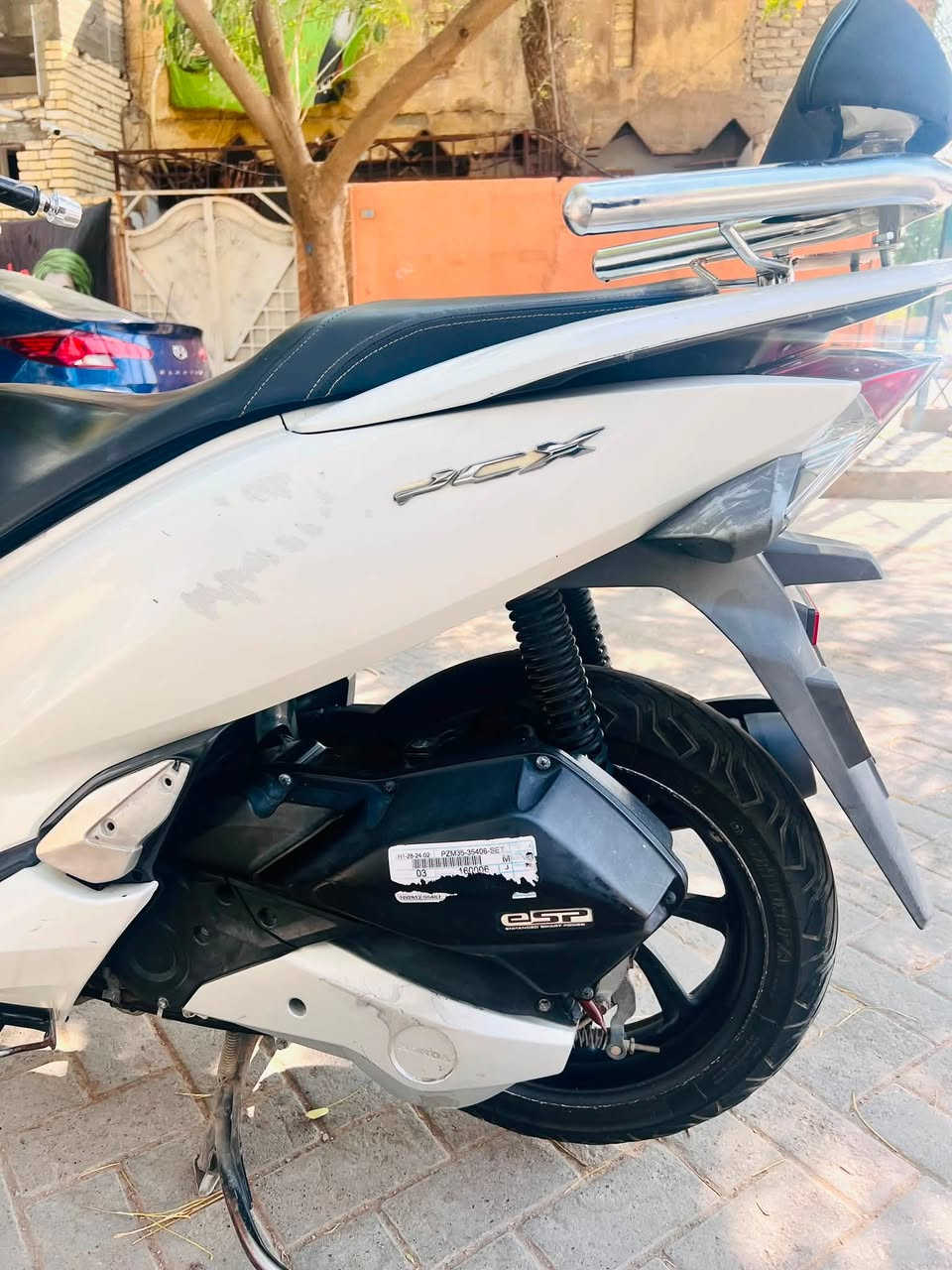 السلام عليكم دراجة pcx للبيع جيل الثالث ياباني بصمة الدرجة نضيفة وحلوة مكينة ناعمة كفرات بلادية للسعر خاص او رقمي ***********
