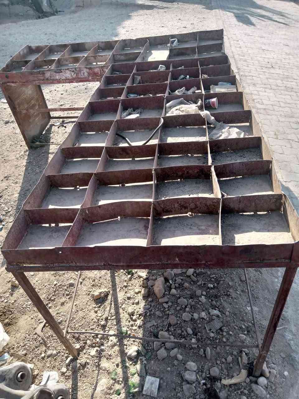 مكلف بالنشر 
ميوزه عدد 2 طول الميز مترين وعرض متر ثنينهن ب 70 وبيهن مجال بسيط للاستفسار ***********
